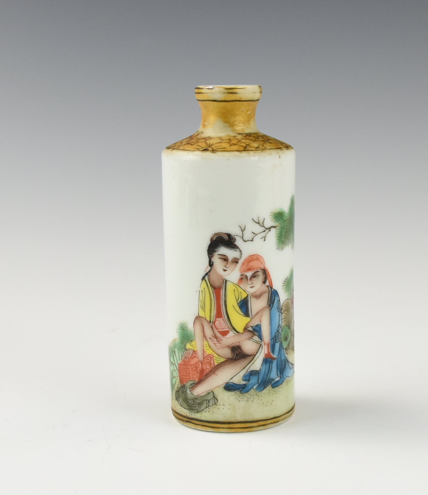 Appraisal: CHINESE EROTIC FAMILLE ROSE SNUFF BOTTLE Chinese Qing D painted