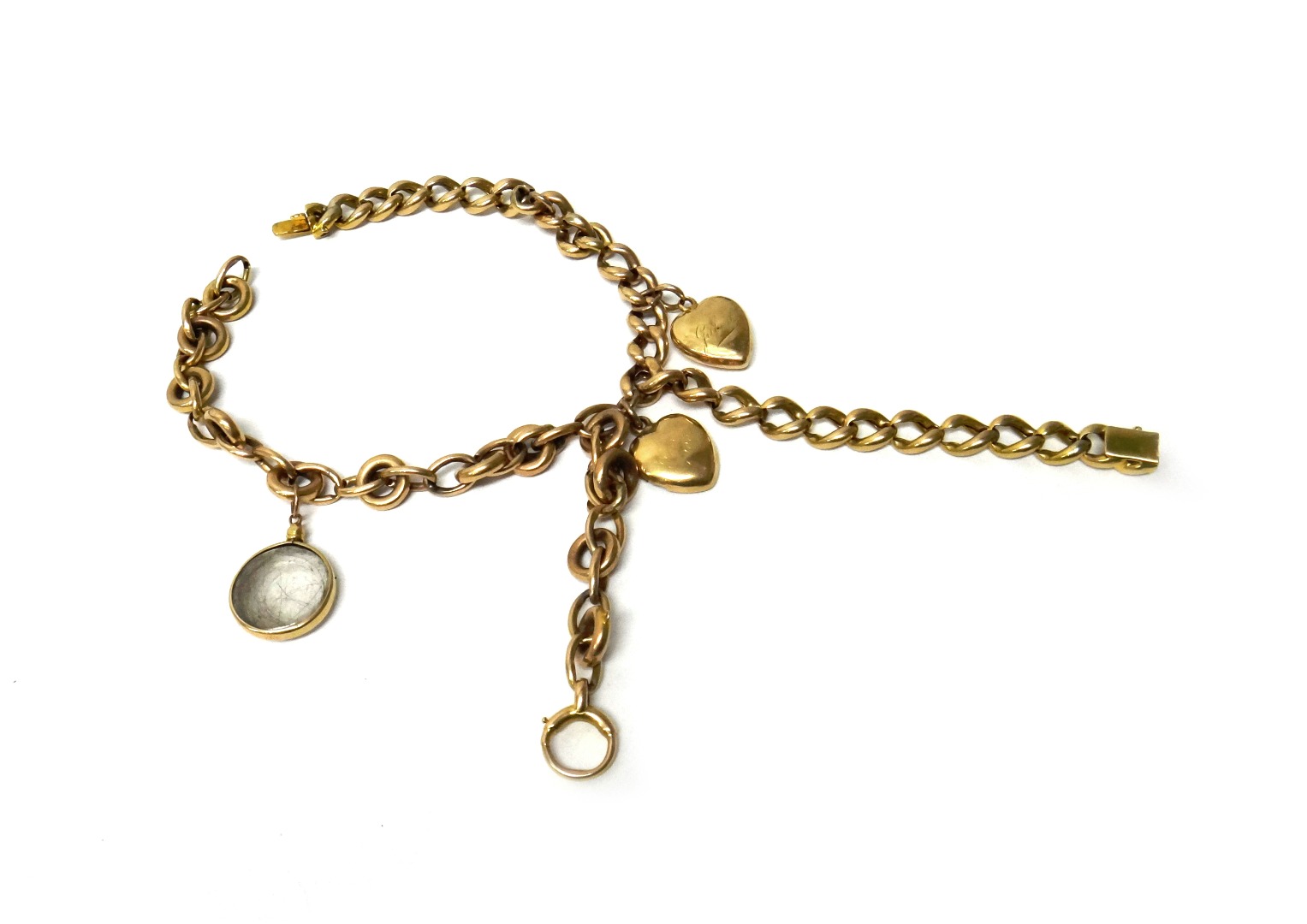 Appraisal: A gold hollow curb link bracelet on a snap clasp