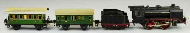 Appraisal: MARKLIN ENGINE AND TWO CARS Germany pre-war 'O' gauge electric