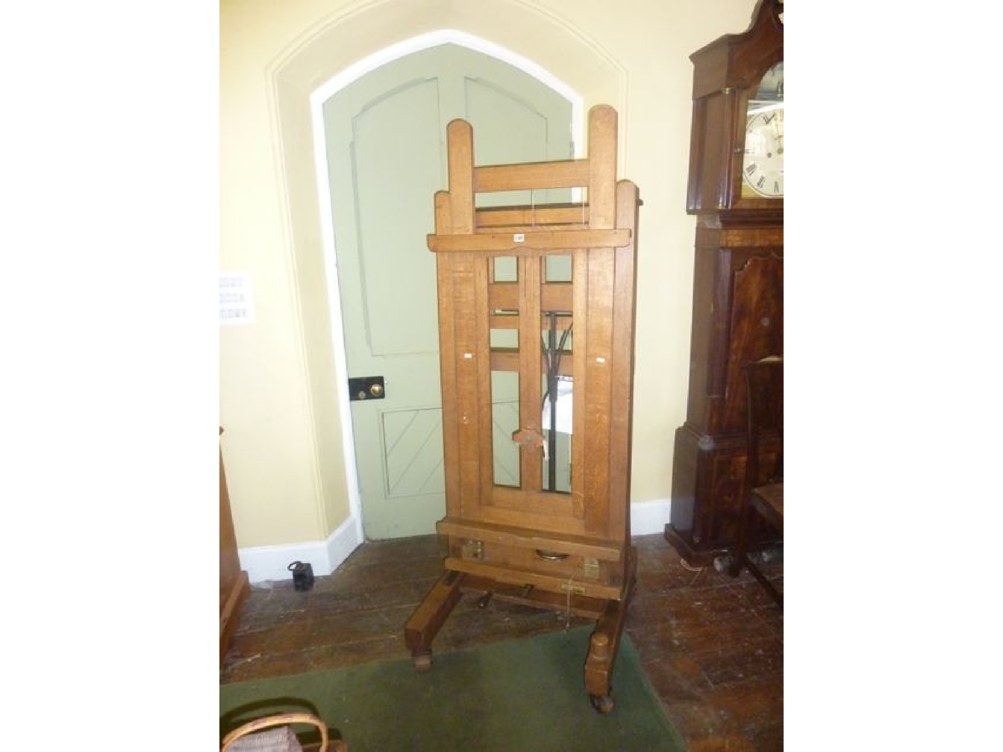 Appraisal: A Windsor Newton improved studio easel in oak the adjustable