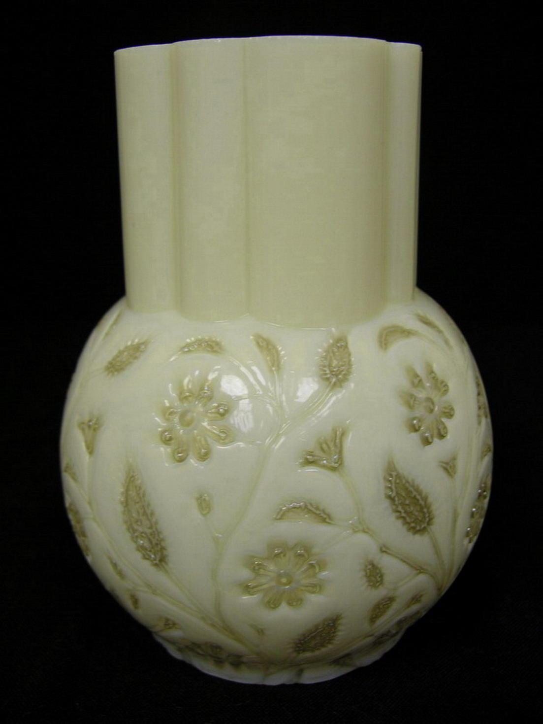 Appraisal: FINDLAY ONYX ART GLASS CELERY Size with diameter