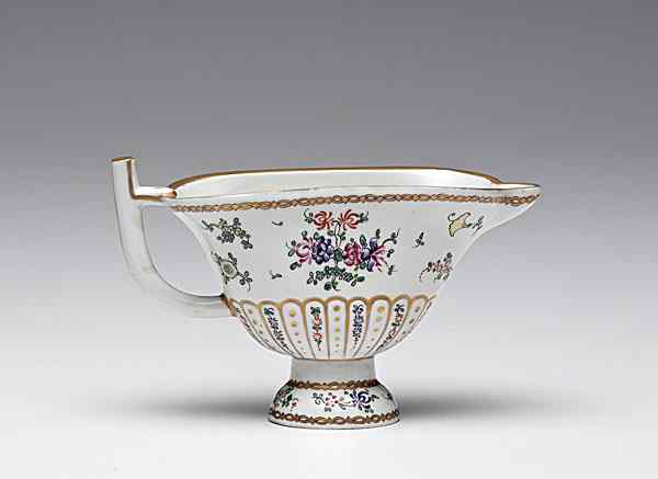 Appraisal: Samson Export-style Gravy Boat French a Samson porcelain Chinese export-style