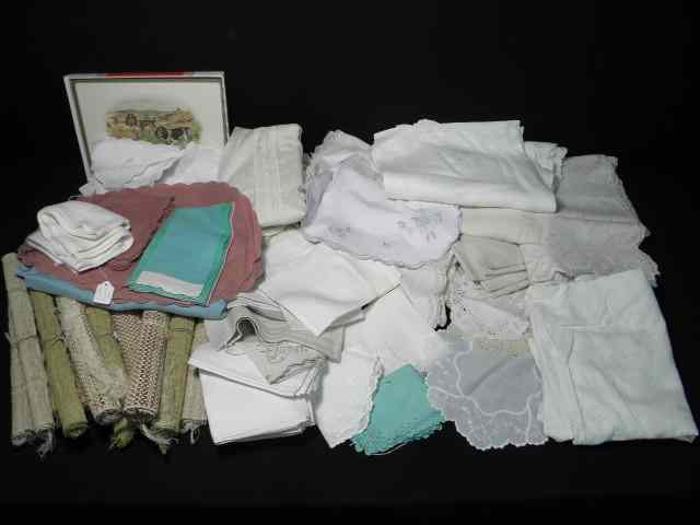 Appraisal: Assorted set of linens woven place mats Includes napkins tablecloths