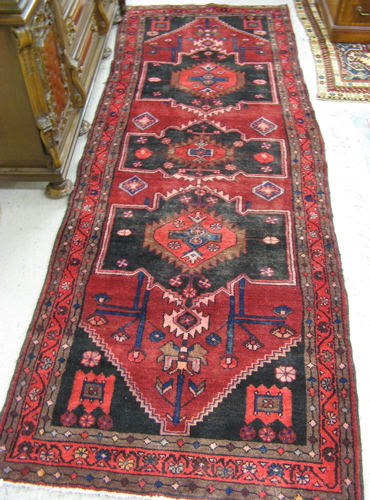 Appraisal: PERSIAN ZANJAN TRIBAL HALL RUG Zanjan province northwester Iran hand