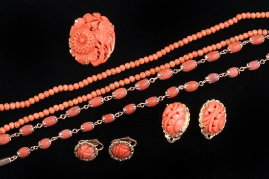 Appraisal: SEVEN PIECES K YELLOW GOLD AND CORAL JEWELRY Including choker