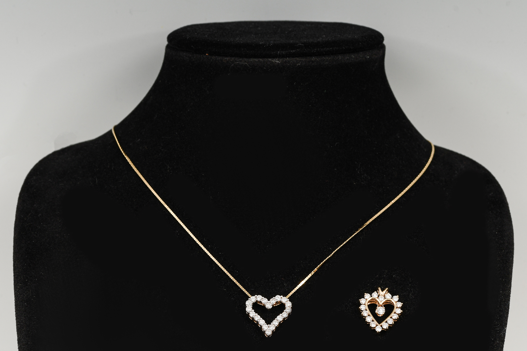 Appraisal: K YELLOW GOLD DIAMOND HEART PENDANT AND CHAIN Pendant contains