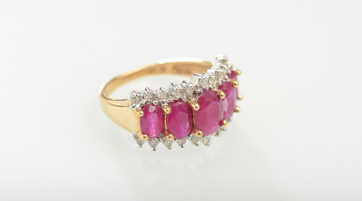 Appraisal: RUBY DIAMOND RING K yellow gold ring contains oval mixed