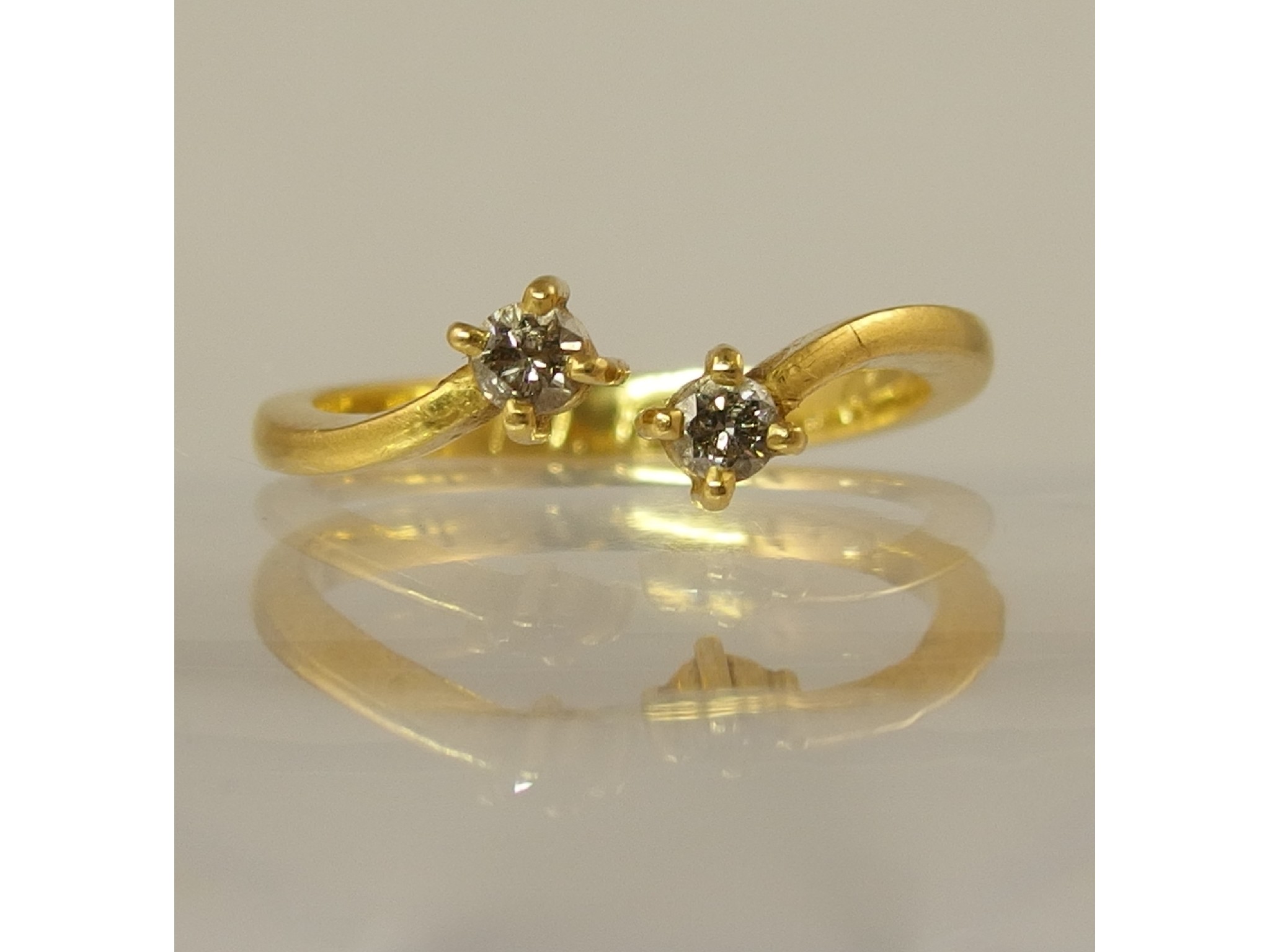 Appraisal: A yellow metal twin stone diamond ring