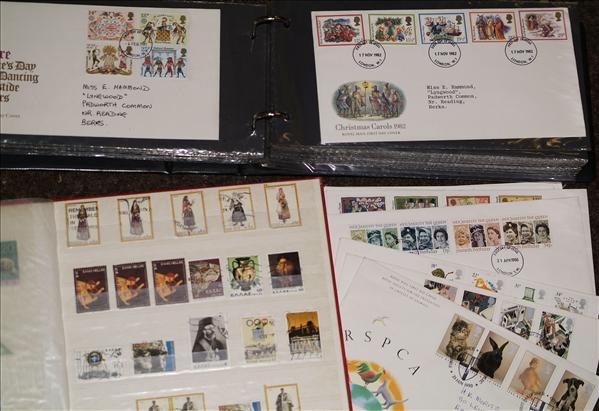 Appraisal: Stamps - An all world collection two albums and a