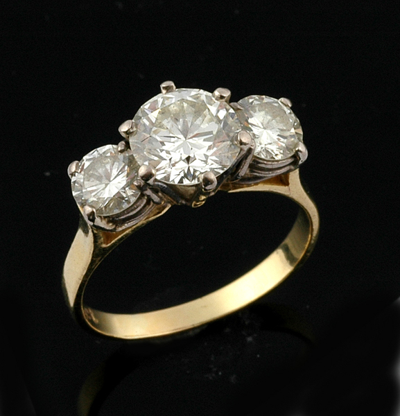 Appraisal: A diamond three stone ring The centre round brilliant cut