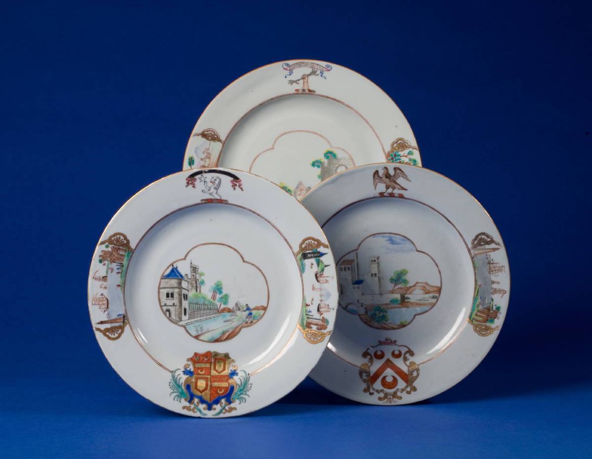 Appraisal: SET OF THREE CHINESE EXPORT PORCELAIN ARMORIAL PLATES CIRCA The