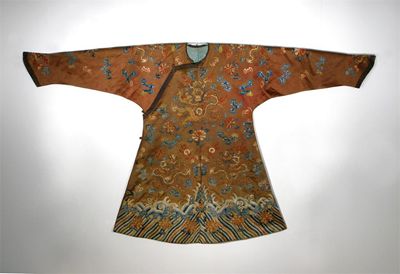 Appraisal: A Chinese silk surcoat embroidered in gold thread with ten