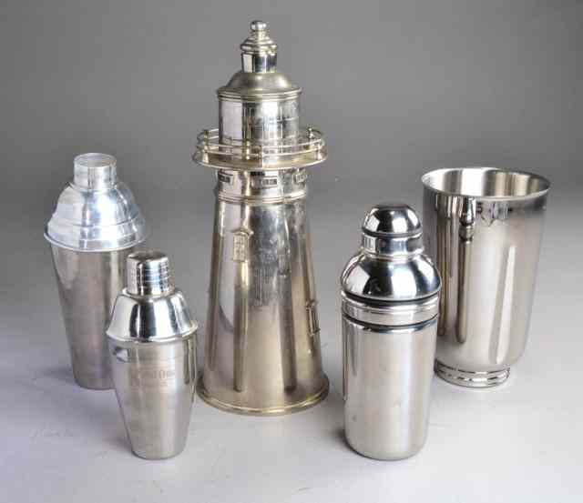 Appraisal: STAINLESS BARWARE ITEM - SHAKERSMiscellaneous cocktail shakers of various sizes