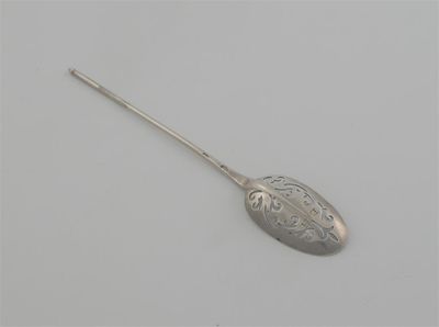 Appraisal: An early George II mote spoon with a rattail bowl