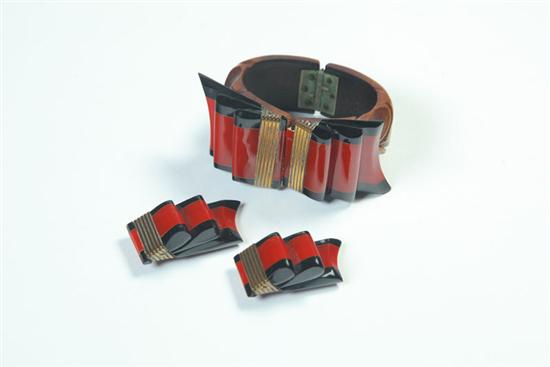 Appraisal: BAKELITE AND WOOD CLAMPER BRACLET AND CLIPS American Ca -