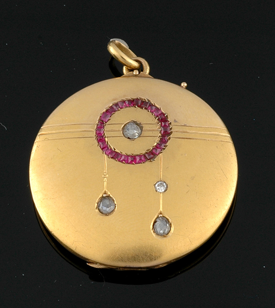 Appraisal: AN ANTIQUE GOLD DIAMOND AND RUBY LOCKET The ct gold