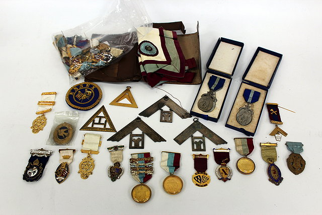 Appraisal: A LARGE QUANTITY OF MASONIC SILVER and other badges and