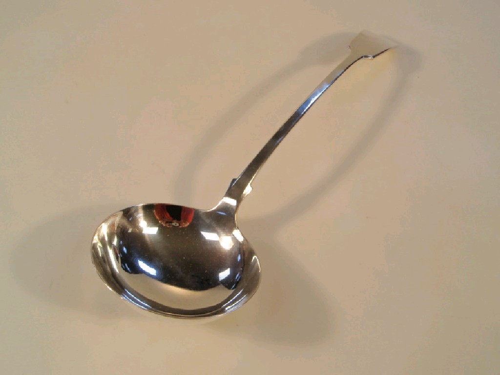 Appraisal: A silver plated fiddle pattern soup ladle