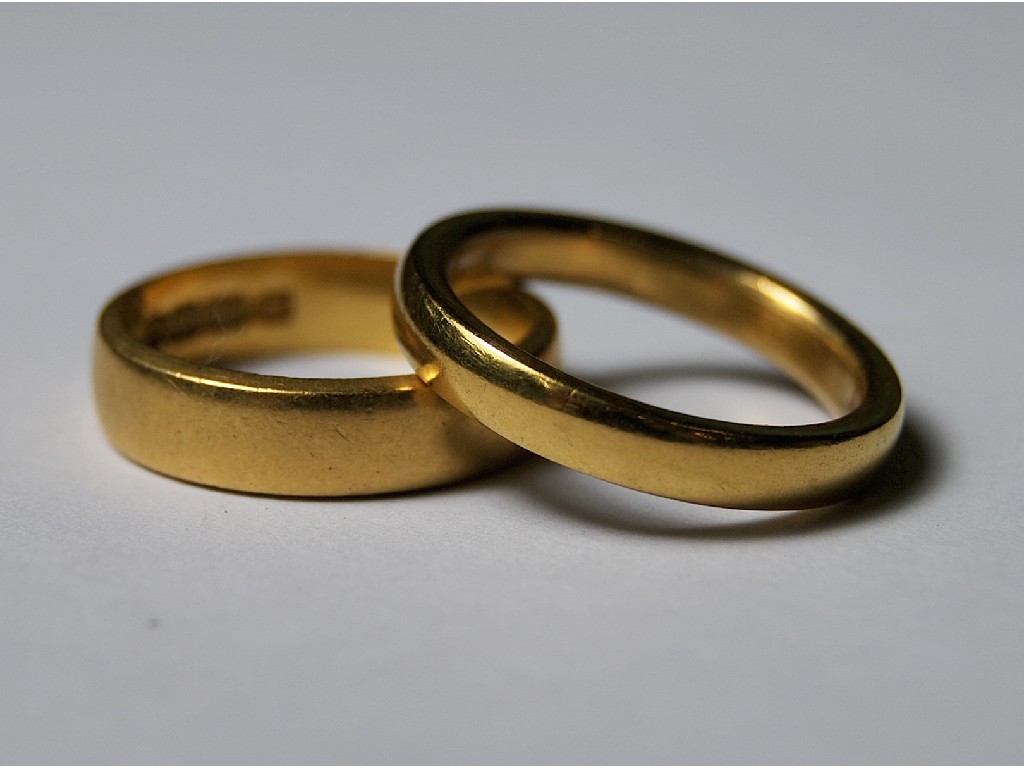 Appraisal: Two ct gold plain wedding bands - g total