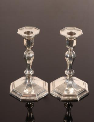 Appraisal: A pair of Victorian silver candlesticks Sheffield of knopped octagonal