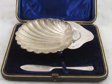 Appraisal: A boxed silver butter shell and knife the shell hallmarked