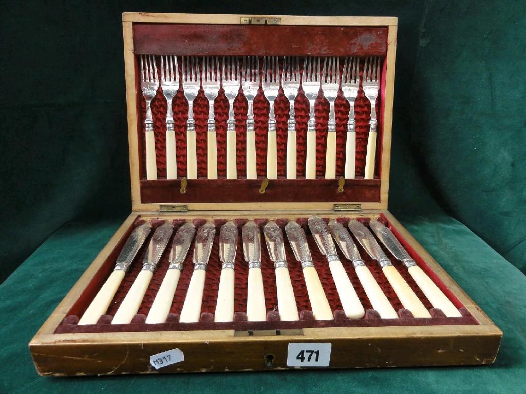 Appraisal: A mahogany canteen containing a set of twelve fish knives