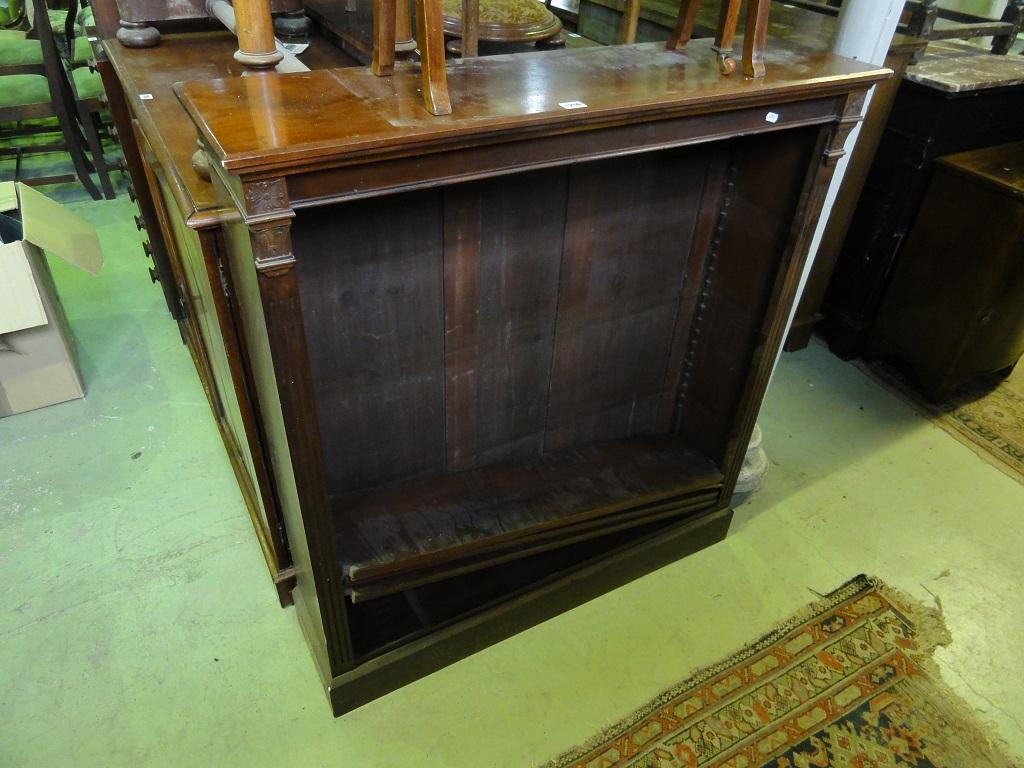 Appraisal: An Edwardian mahogany freestanding open bookcase with three adjustable shelves