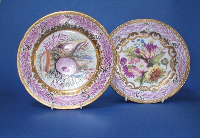 Appraisal: A PAIR OF CHAMBERLAIN WORCESTER TYPE PLATES each with puce