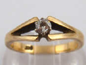 Appraisal: A yellow metal tests carat gold diamond solitaire ring size