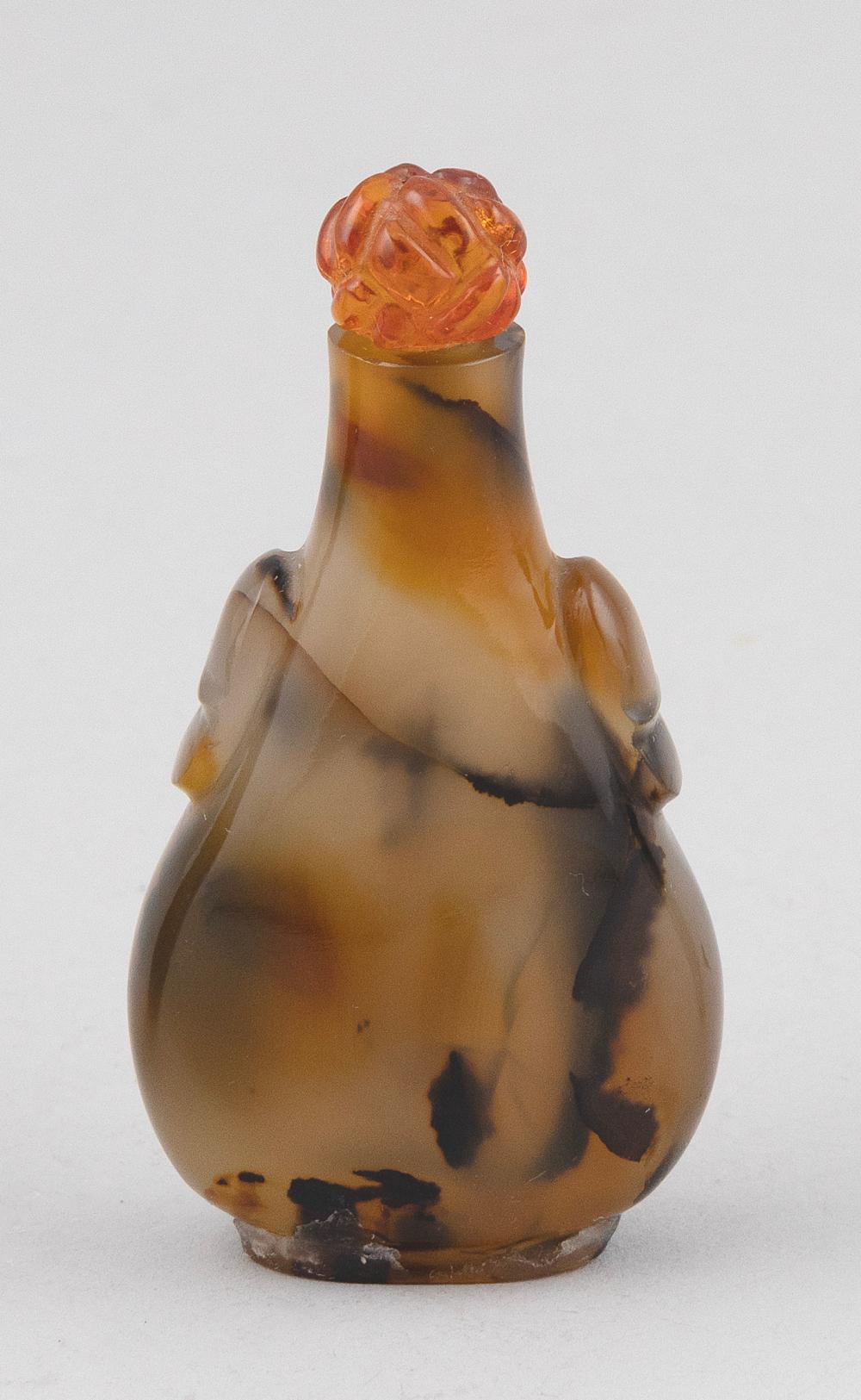 Appraisal: CHINESE AGATE SNUFF BOTTLE TH CENTURY HEIGHT CHINESE AGATE SNUFF