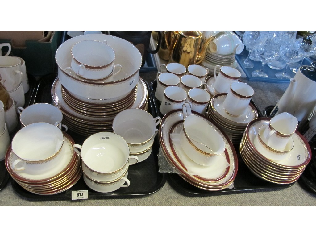 Appraisal: Paragon Holyrood dinner service with coffee cups