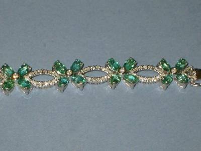 Appraisal: AN EMERALD AND DIAMOND BRACELET the oval cut emeralds forming