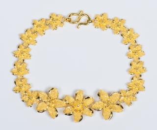 Appraisal: K Flower Link Bracelet K brushed and bright yellow gold