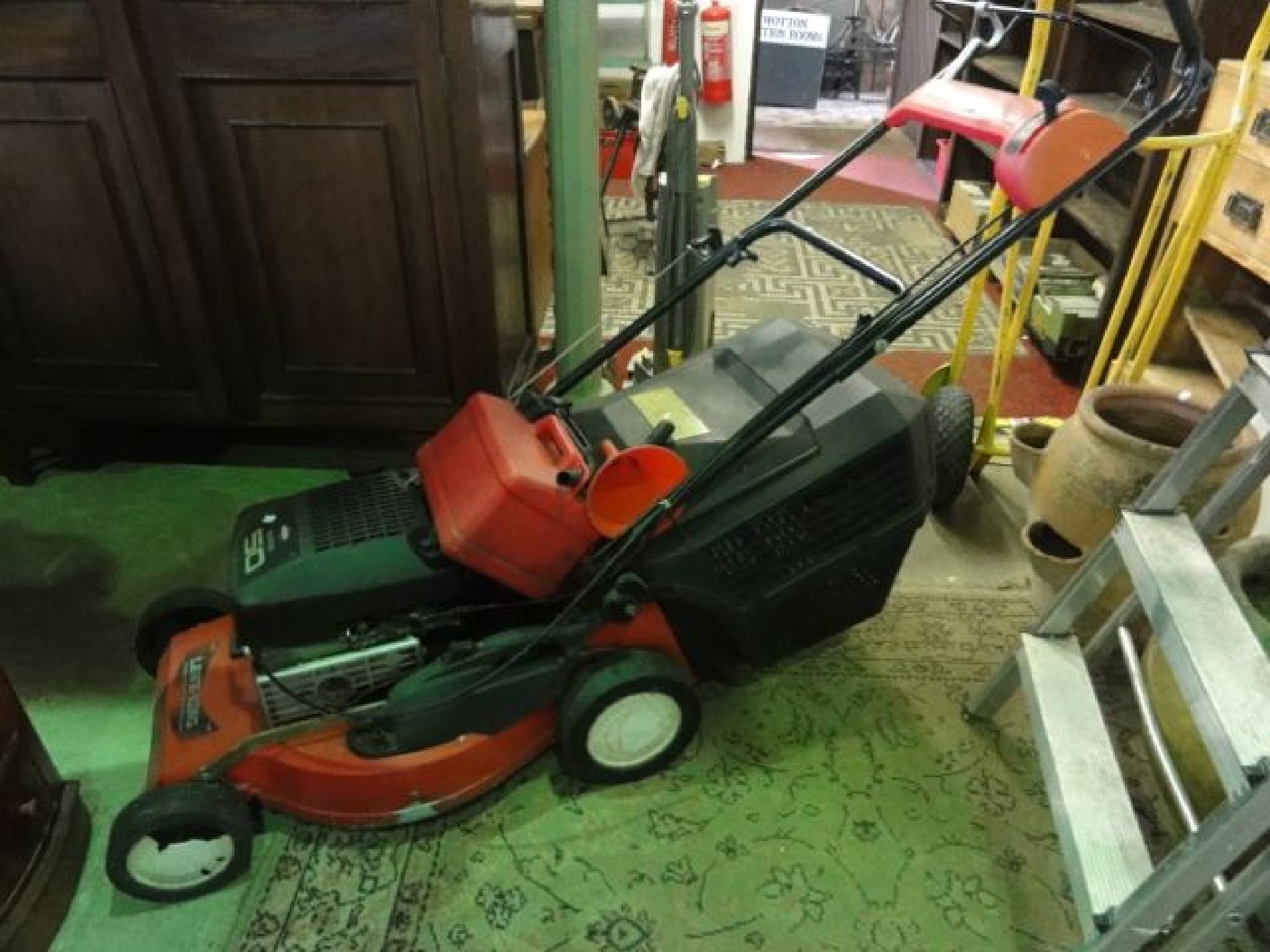 Appraisal: A Lawn King rotary petrol lawn mower with Briggs Stratton