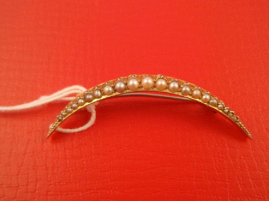 Appraisal: A Victorian crescent brooch set with graduated seed pearls set