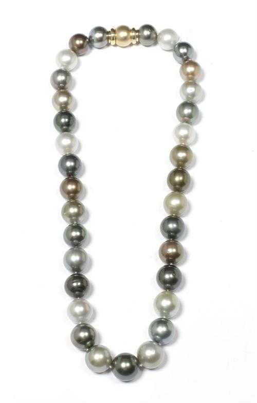 Appraisal: MULTICOLOUR TAHITI CULTURED PEARL NECKLACE Fastener in yellow gold Casual-elegant