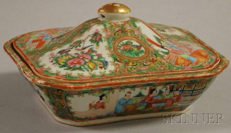 Appraisal: Chinese Export Porcelain Rose Medallion Covered Vegetable Dish lg in