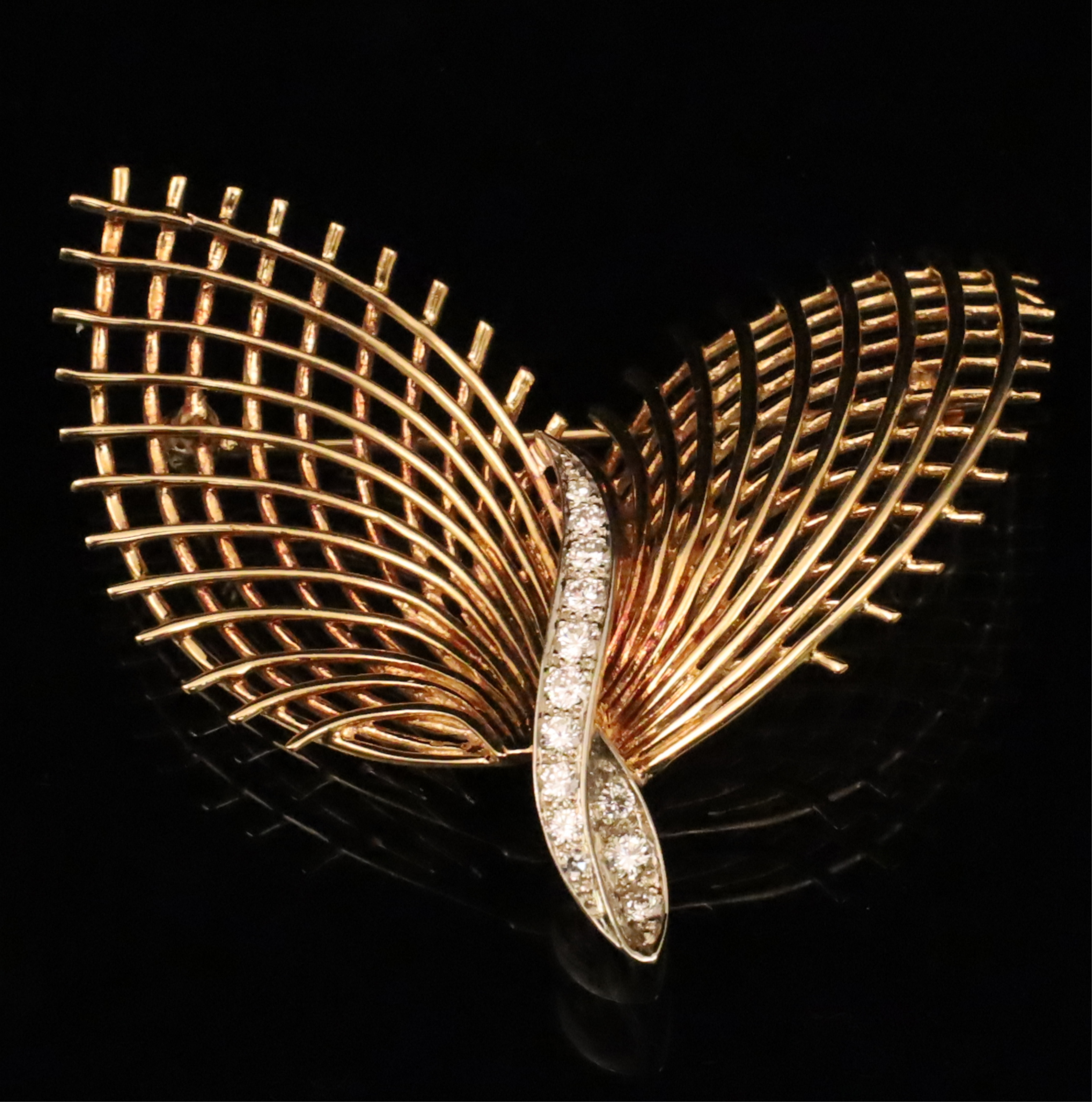 Appraisal: K YG DIAMOND ART DECO DESIGNED BROOCH K Yellow gold