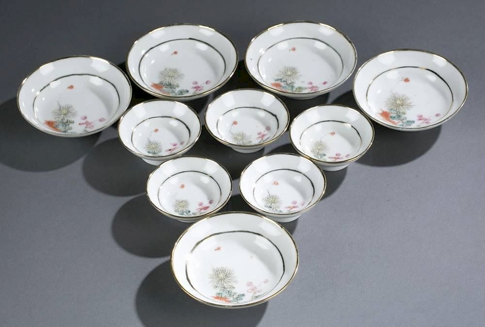 Appraisal: sets of Chinese painted porcelain plates sets of Chinese painted