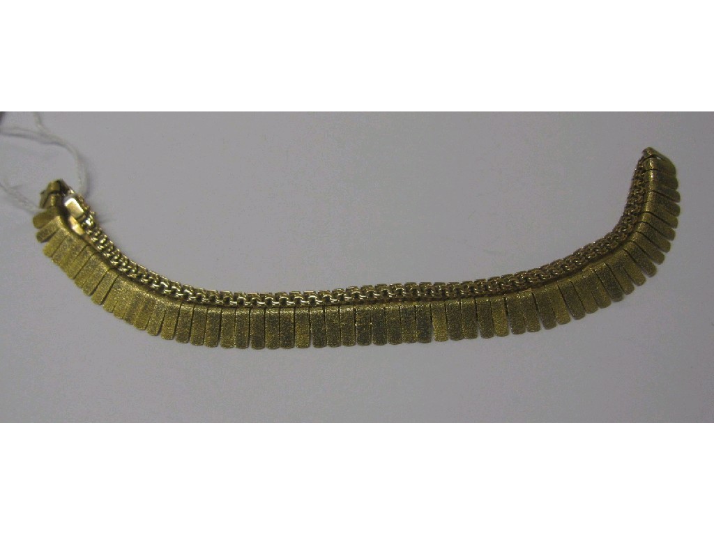 Appraisal: Gold matt finish fringe necklace Approx gms