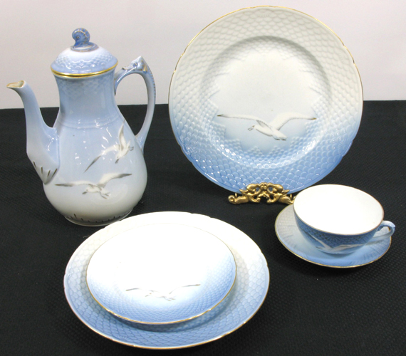 Appraisal: B G COPENHAGEN FINE CHINA SET pieces in a flying