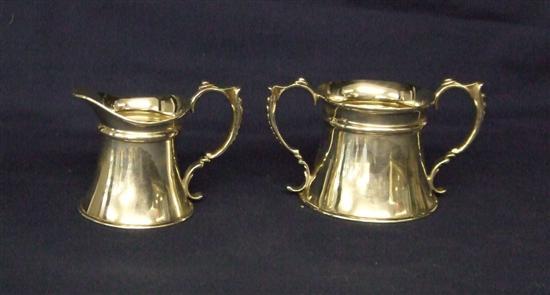 Appraisal: George V silver cream jug and sugar bowl with scrolled