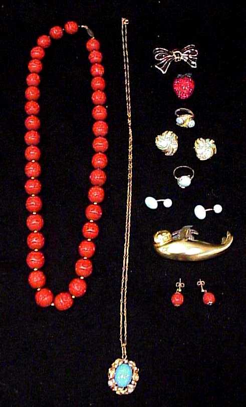 Appraisal: Costume jewelry including a Trifari bow pin red bead floral