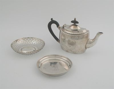 Appraisal: A mixed lot A Victorian bachelors teapot and sugar bowl