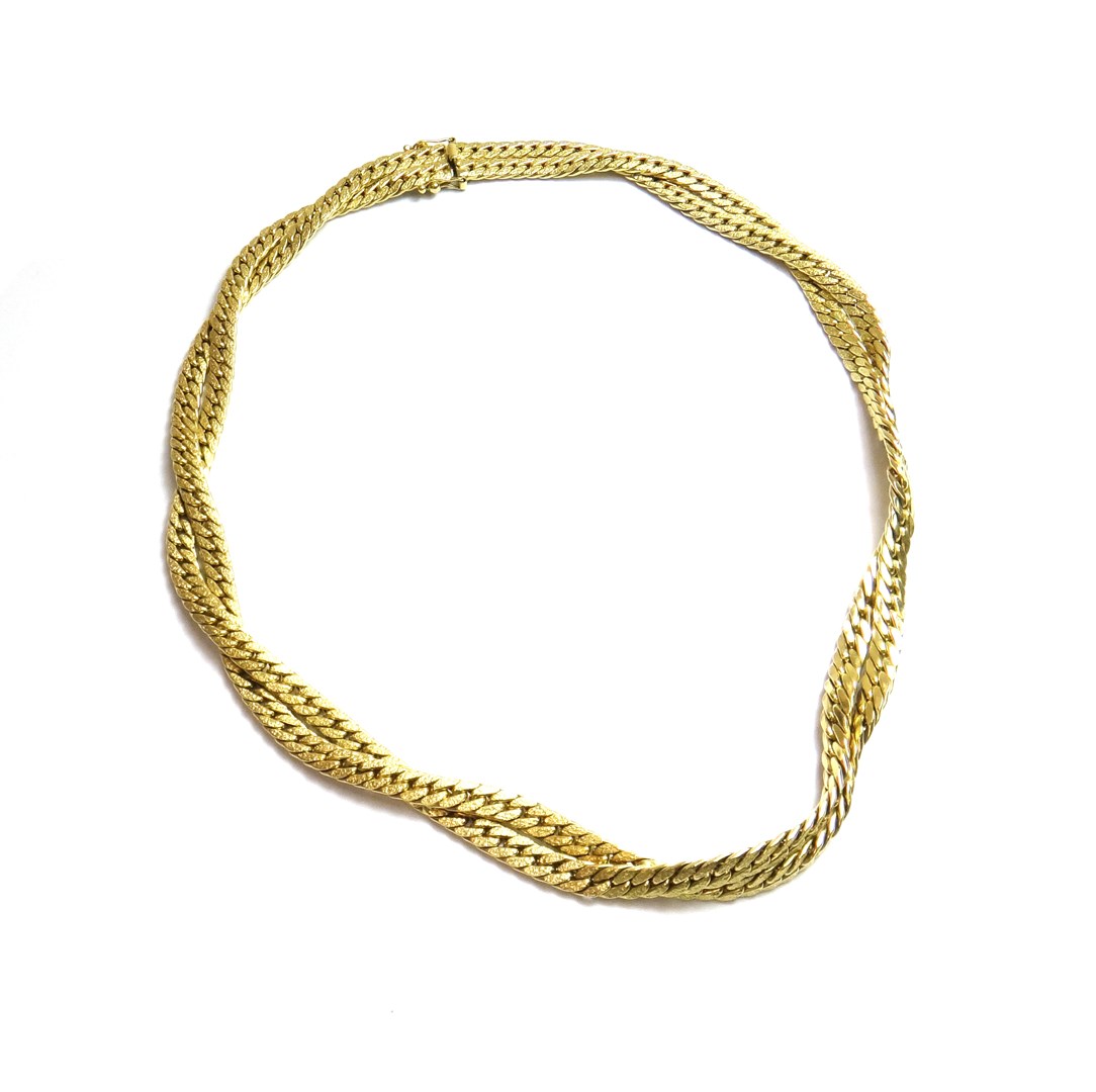 Appraisal: A gold necklace in an entwined flat curb link design