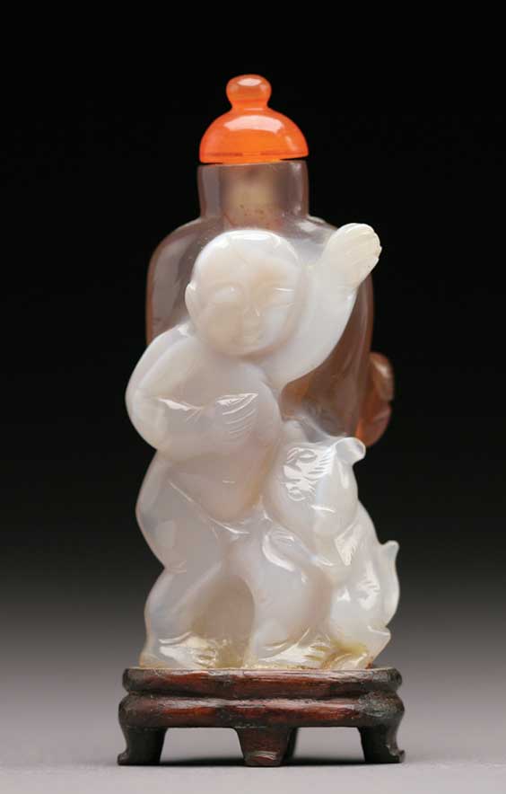 Appraisal: ANTIQUE CAMEO AGATE SNUFF BOTTLE Well carved cameo agate snuff