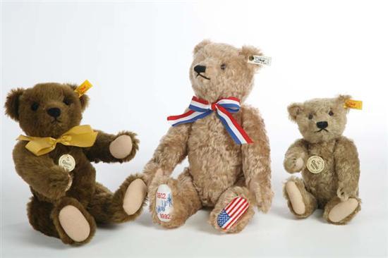 Appraisal: THREE STIEFF BEARS A patriotic bear h And two classic