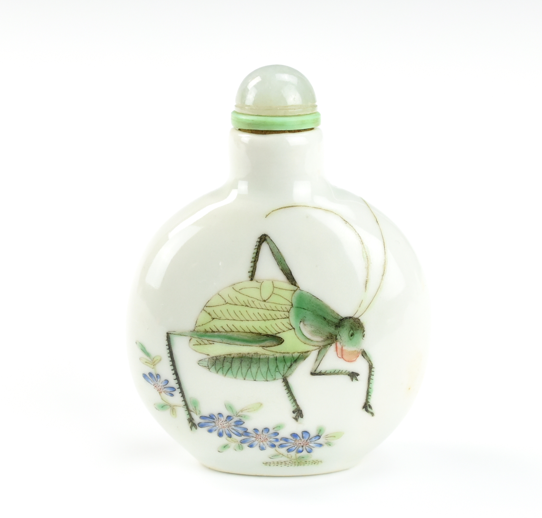 Appraisal: CHINESE FAMILLE CRICKET SNUFF BOTTLE DAOGUANG P It s body