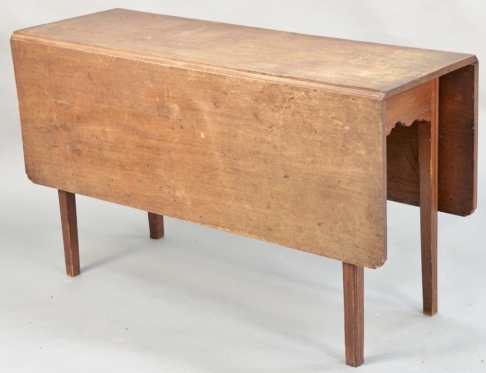 Appraisal: Federal mahogany drop leaf table circa height inches top closed