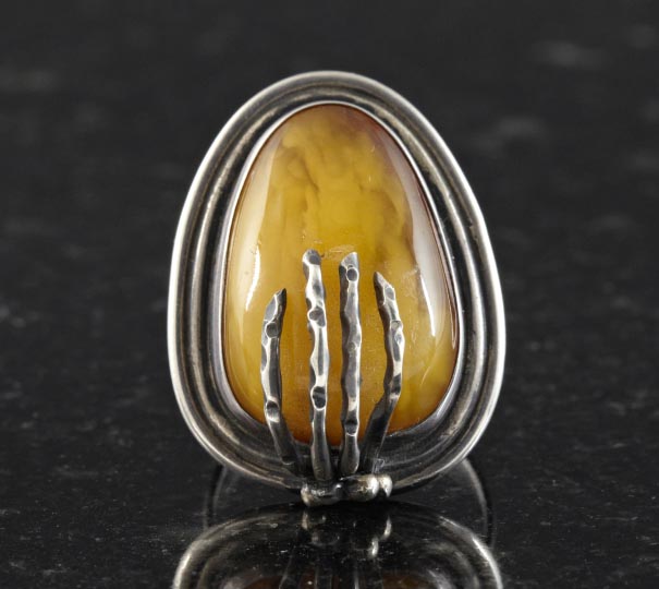 Appraisal: Unusual Silver and Amber Lady's Ring composed of a tapered